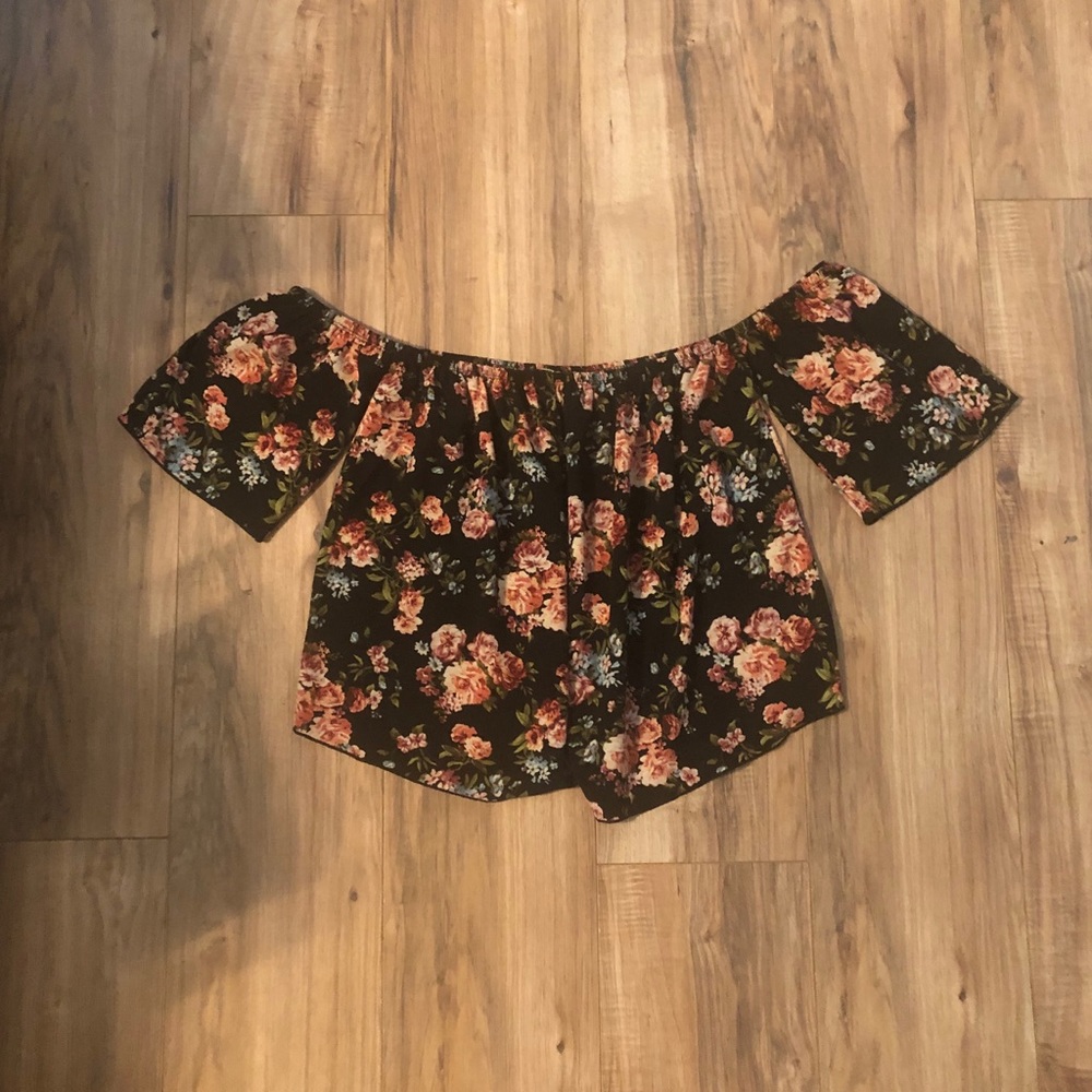 ❤️ Off-The-Shoulder Floral Crop Top Size M